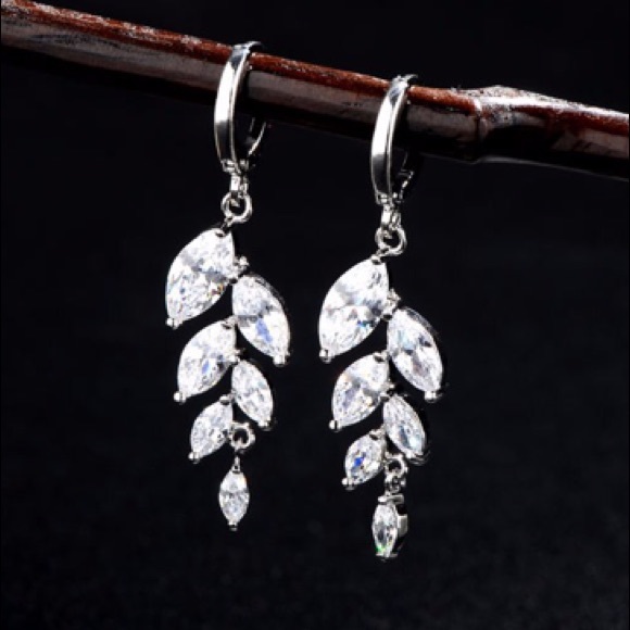 Earrings Necklace Set - Picture 4 of 4